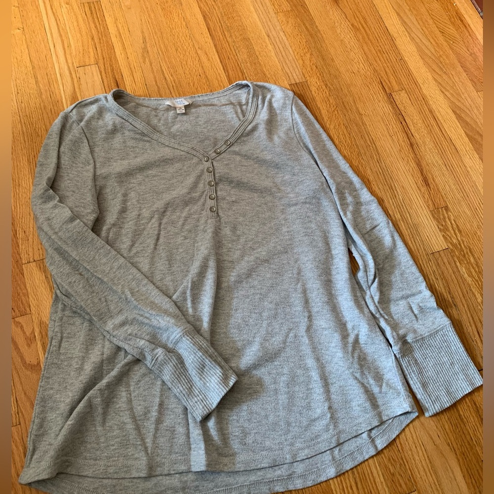 Women’s Time and Tru Grey Long sleeve top.